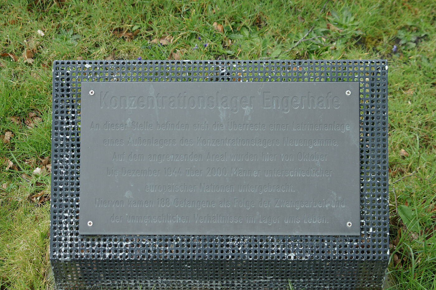 Zum Tee nach Norden - Gedenkstein