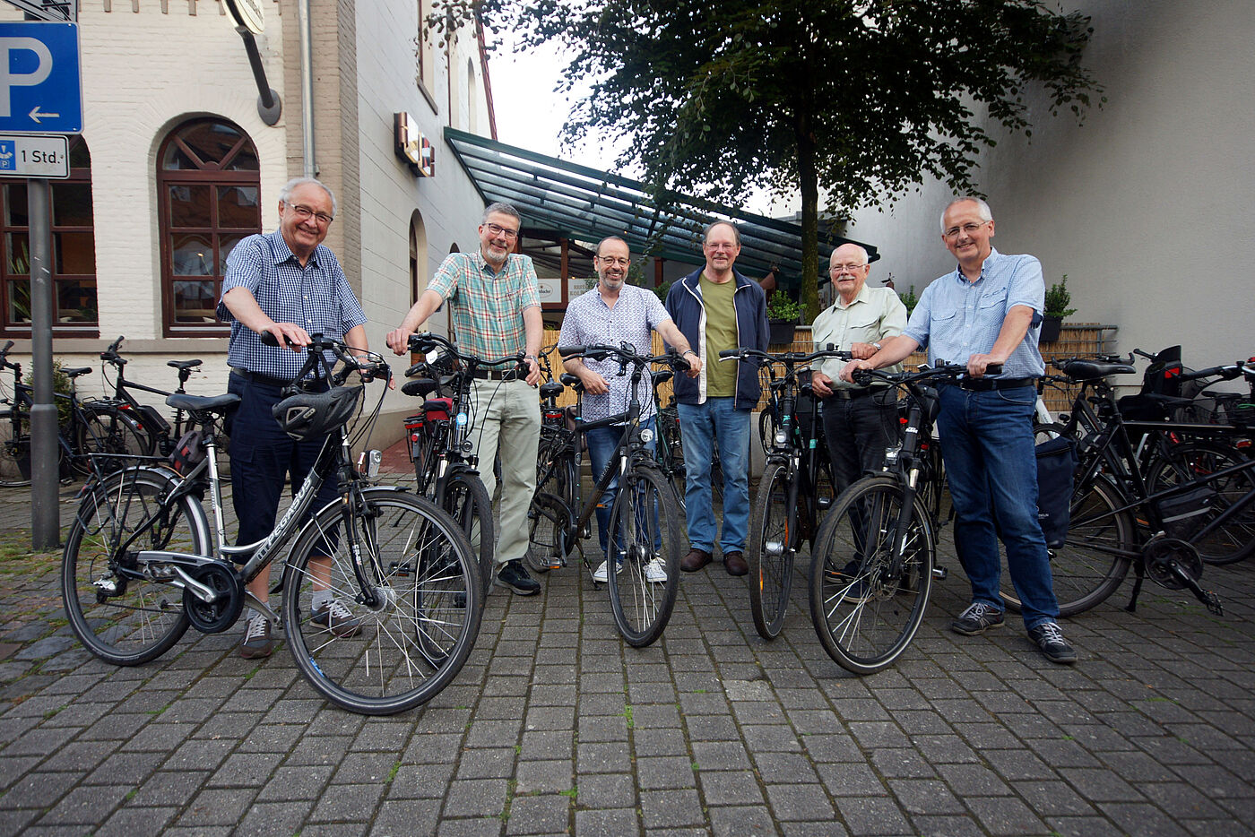Vorstand des ADFC Meppen mit Kassenprüfer und Kreisvorsitzendem (6462)