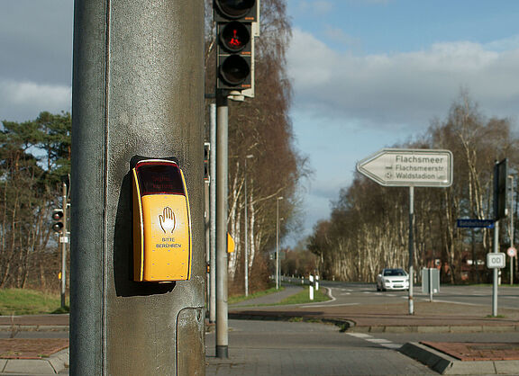 Ampel mit Anforderungstaster Rheiderlandstraße / Gutshofstraße