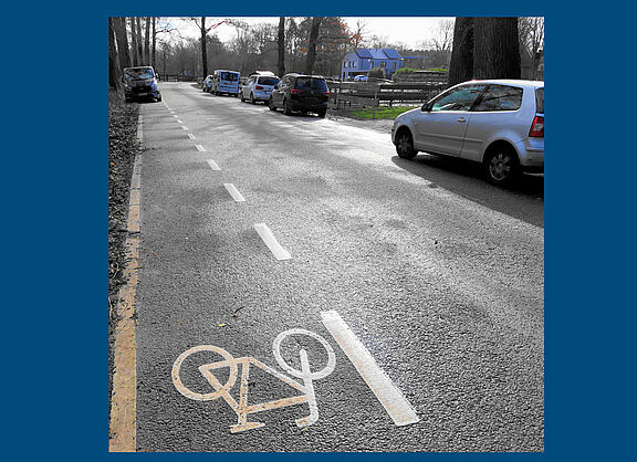 Parken auf Schutzstreifen in der Auguststraße