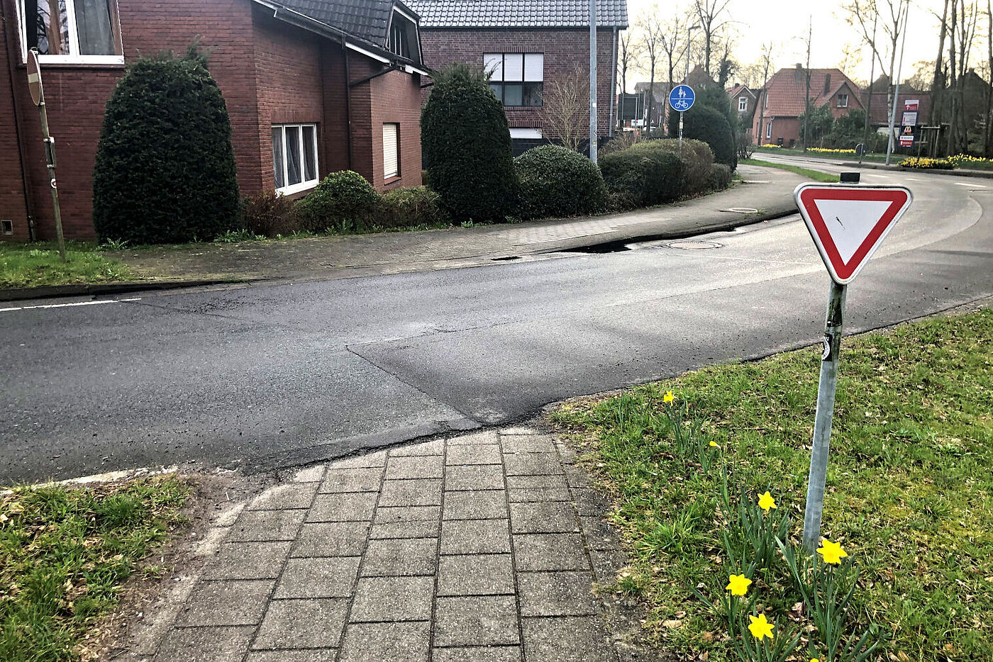 Abbiegeverkehr Kirchstraße für Querende der Friesenstraße gut zu erkennen