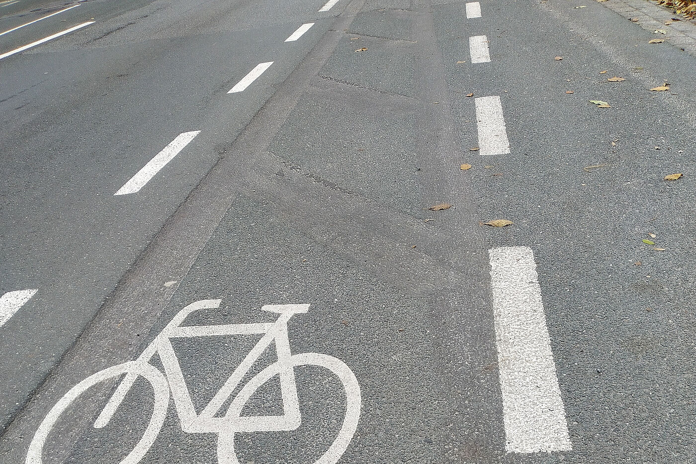 Schutzstreifen: Gefährdende Rillen durch Fräsarbeiten