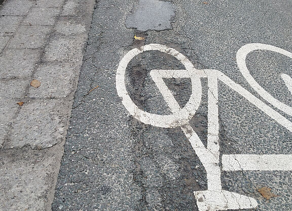 Schutzstreifen: Zu gefährlich! Kaum befahrbar!