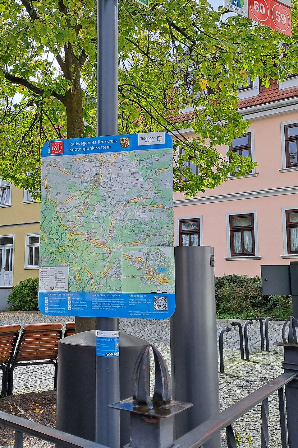 Übersichtskarte an einem Knotenpunkt im Ilm-Kreis.