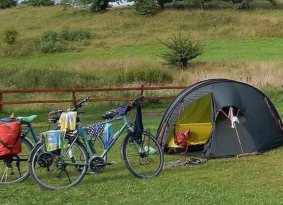 Mit Fahrrad und Zelt unterwegs
