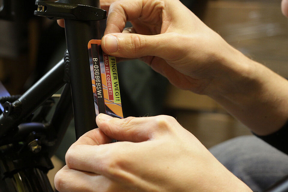 Fahrradcodierung Der Fahrradcode wird u.a. mit einem speziellen Aufkleber am Rahmen befestigt.