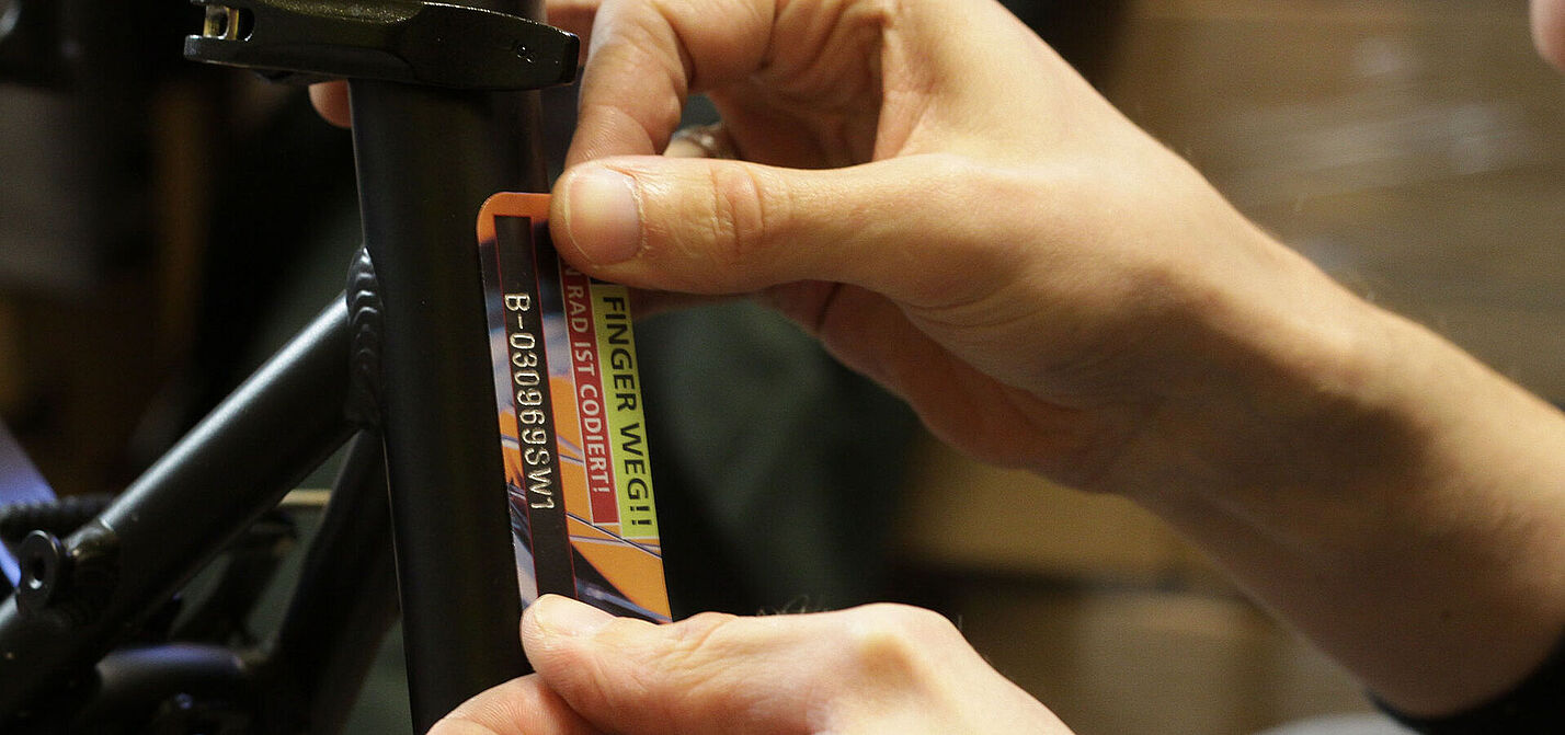 Fahrradcodierung Der Fahrradcode wird u.a. mit einem speziellen Aufkleber am Rahmen befestigt.